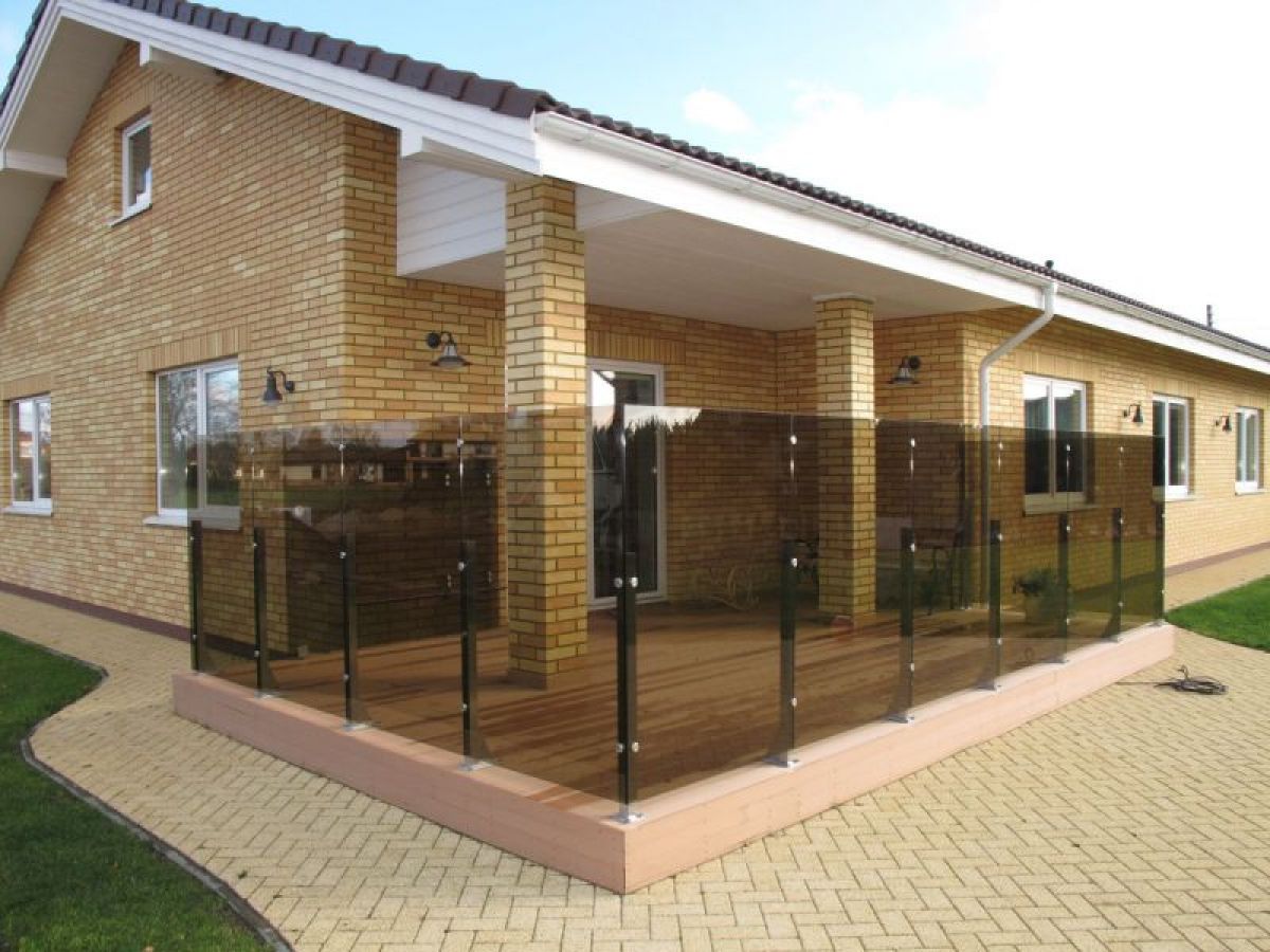 Berėmės stiklo konstrukcijos - elegancija ir erdvės jausmas