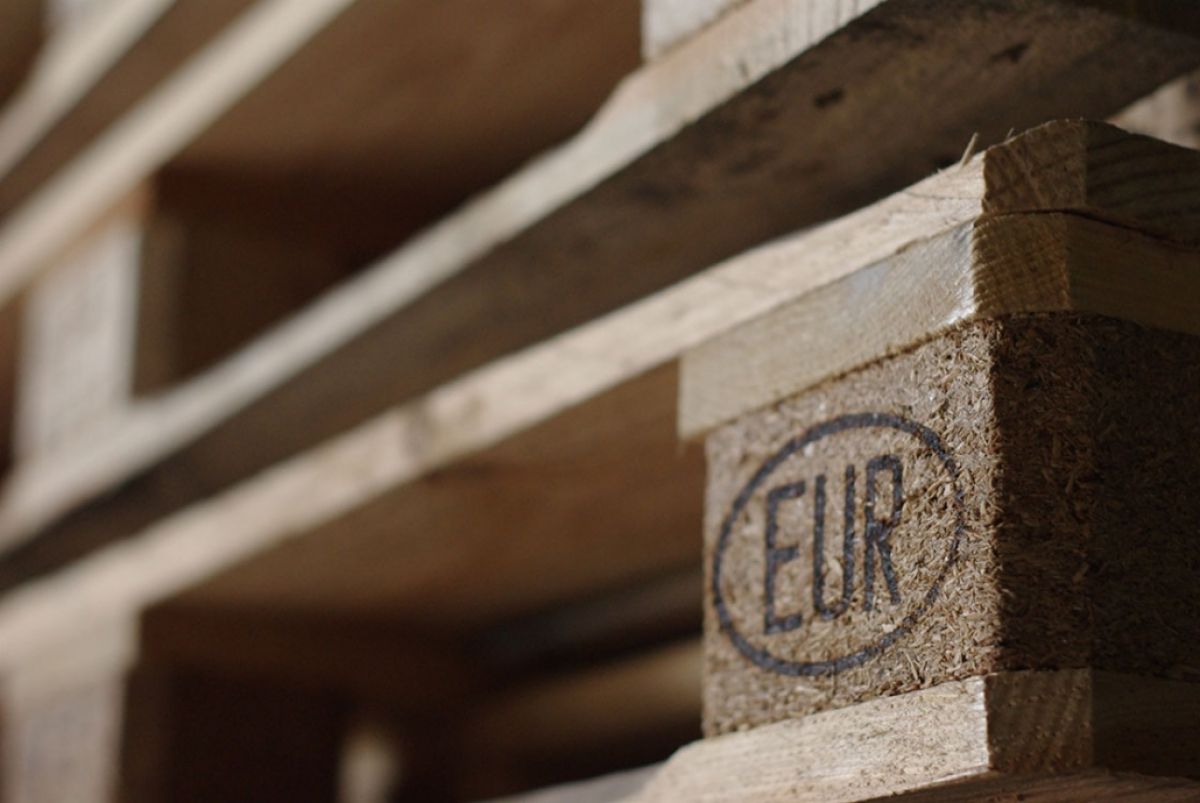 Robotizuota naujų nestandartinių padėklų gamyba ir naudotų padėklų ekspertai Lietuvoje