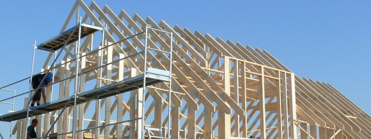 Medinės santvarinės stogų konstrukcijos vakarų Lietuvoje