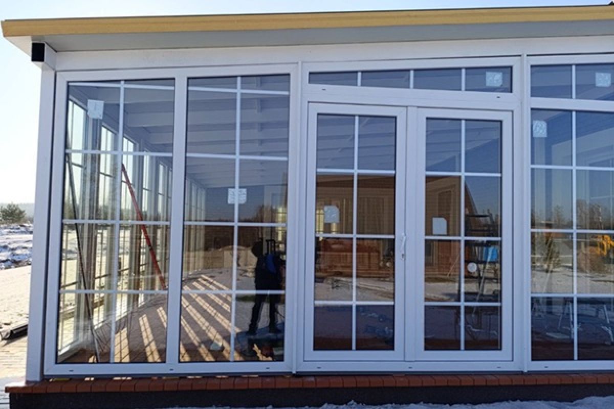 Plastikiniai langai ir balkono stiklinimas: ką nuspręsti prieš užsakant