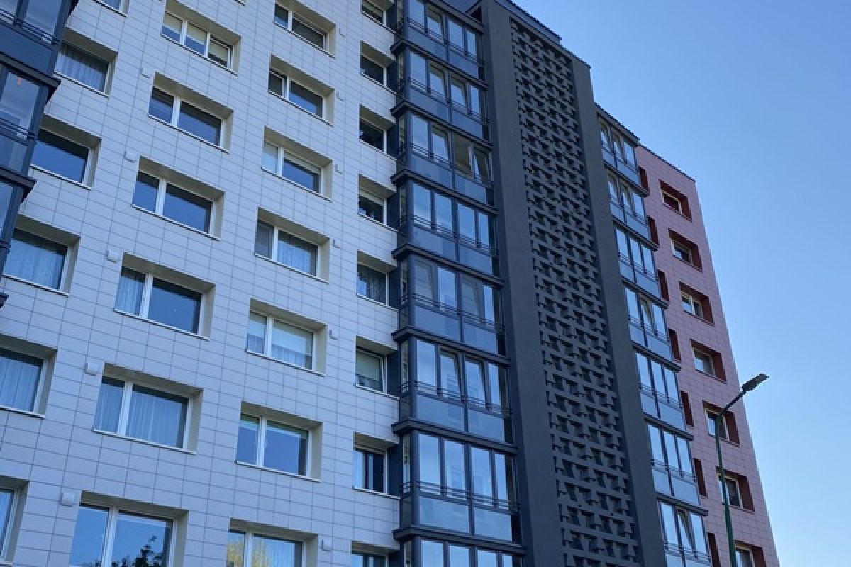 Plastikiniai langai renovacijos ir naujos statybos projektuose: ką verta žinoti
