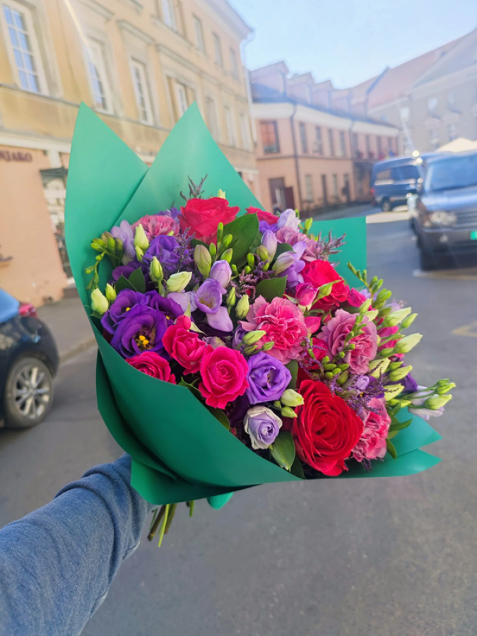 Ryškių spalvų puokštė