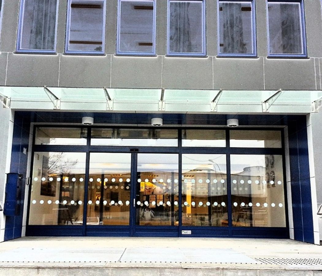 Stikliniai stogeliai ir pertvaros &ndash; GRS Industry sprendimai