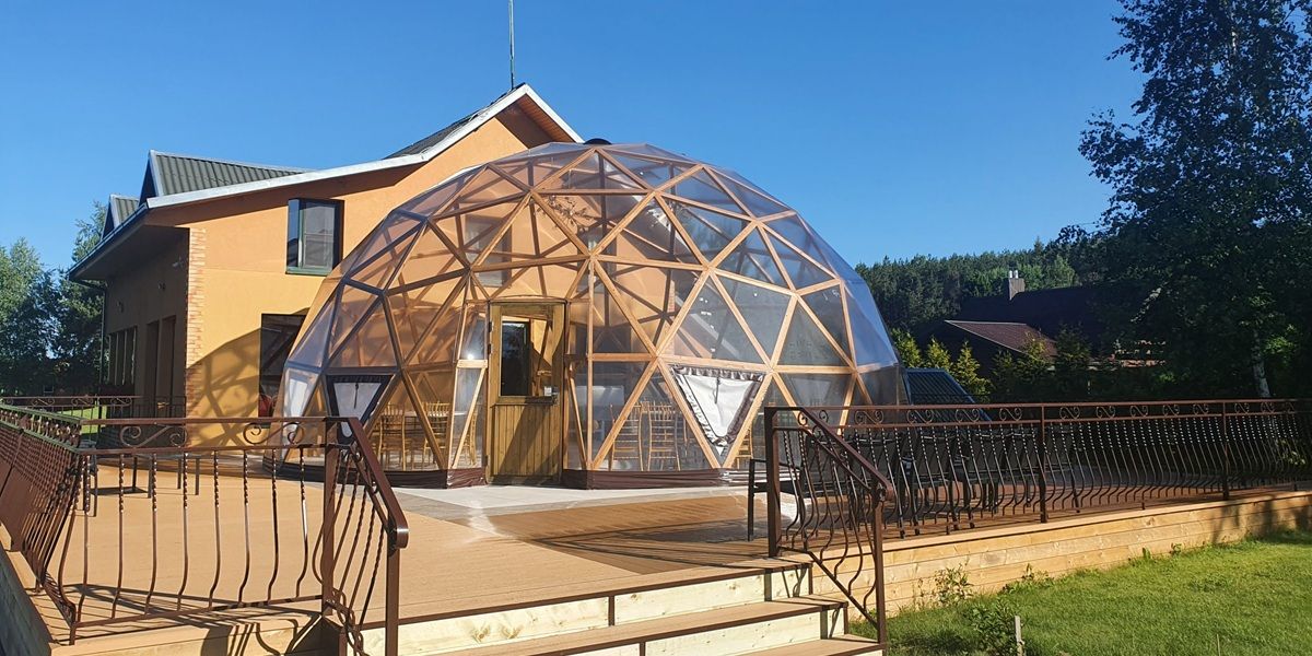 Kupolas &ndash; pokylių salė &scaron;ventėms iki 40 asmenų sodyboje prie ežero Molėtuose