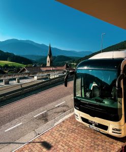 Autobusų nuoma kelionėms, pažintiinėms ekskursijoms, išvykoms, pervežimams Lietuvoje ir Europoje.