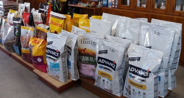 Veterinariniai vaistai ir preparatai, vakcinos, pašarai gyvūnams Kelmėje