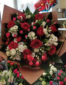 Audronės Paškauskienės IDV - gėlių salonas, skintos, vazoninės gėlės, puokštės, žvakės, balionai, gelių pristatymas Širvintos