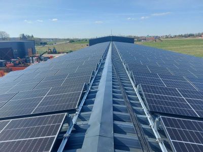 Saulės elektrinės ir vėjo jėgainės – tvarūs energijos sprendimai verslui Klaipėdos apskritis