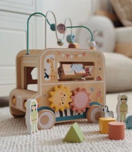 Edukacinis, medinis, pastelinių spalvų lavinamasis veiklos Safari džipas su gyvūnais.