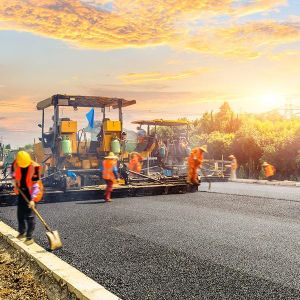 Kelių ir gatvių statybos darbai nuo projekto iki galutinio įrengimo
