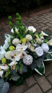 Gedulo floristika, pagarbios gedulo puokštės ir kompozicijos