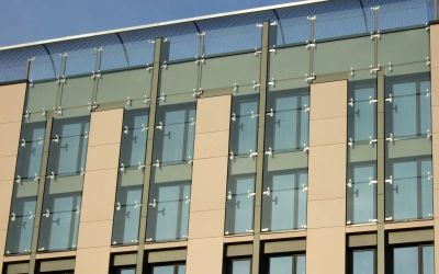 Stikliniai fasadai – moderni architektūra ir šviesa