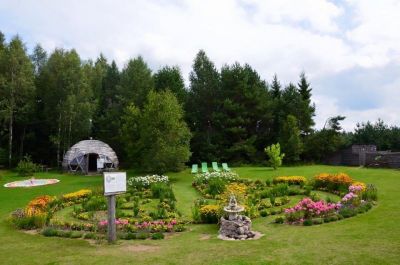 ENERGETINIŲ LABIRINTŲ IR GEOMETRINIŲ FIGŪRŲ PARKAS Plungės rajone