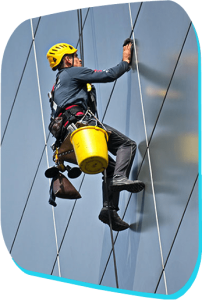 Langų valymas aukštyje ir vitrinų valymas