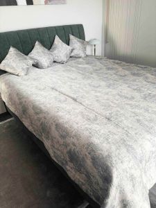 Lovatiesės ir širmos namų interjerui