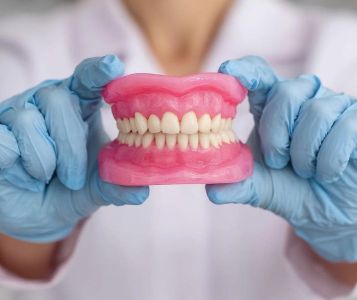 Profesionali burnos higiena ir profilaktika: dantų akmenų, apnašų valymas