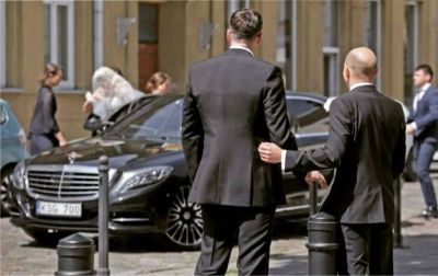 VIP Pervežimai
VIP klientų paėmimai iš oro uostų, svečių pervežimai ir aukštos klasės transporto paslaugos specialiems renginiams.