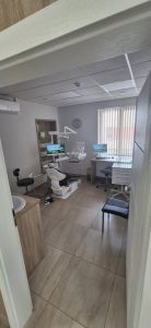visos odontologų paslaugos, burnos chirurgija, implantacija, protezavimas, 3D nuotraukos, odontologai Akmenėje