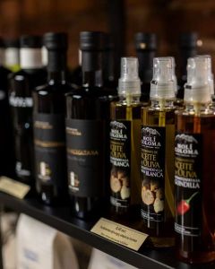 Aukštos kokybės alyvuogių aliejus, balzaminis actas parduotuvėje Gurmanė