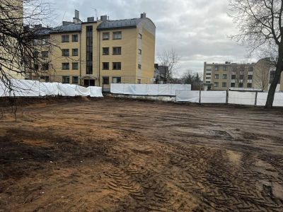 Žemės lyginimo darbai po pastatų griovimo