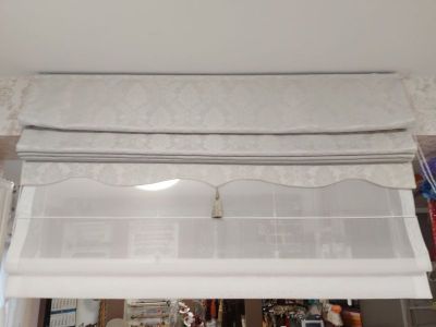 Langų dekoras su aksesuarais ir detalėmis