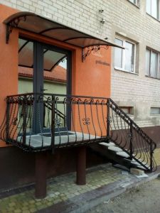 Saugūs metaliniai laiptų turėklai