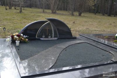 Kruopštus kapavietės sutvarkymas po laidotuvių