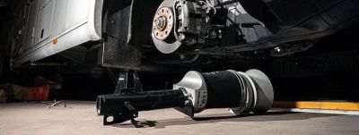 Kemperių orinių pagalvių ir hidraulinių atramų montavimas