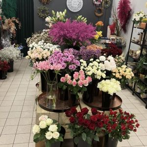 Gėlių giraitė, UAB - gėlės, floristo paslaugos, gėlių pristatymas Kaune ir Kauno rajone