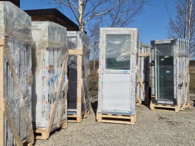 Plastikinės durys internetu – funkcionalūs sprendimai kiekvienam, ieškančiam ilgaamžiškumo IR aukštos kokybės