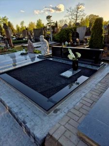 Trinkelių klojimas aplink kapavietę, kapavietės užpylimas dekoratyvine skaldele
