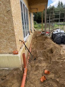Lauko inžinerinių tinklų įrengimo darbai, vandentiekio sistemų įrengimas sklypuose