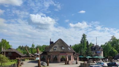 Meškių dvarkiemis