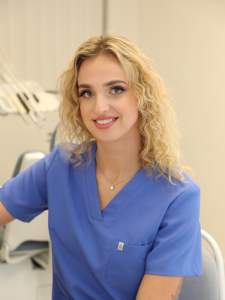 Gabrielė Šveistrienė
Odontologo padėjėja - higienistė