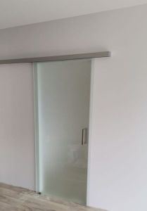 Stiklinių stumdomų durų gamyba